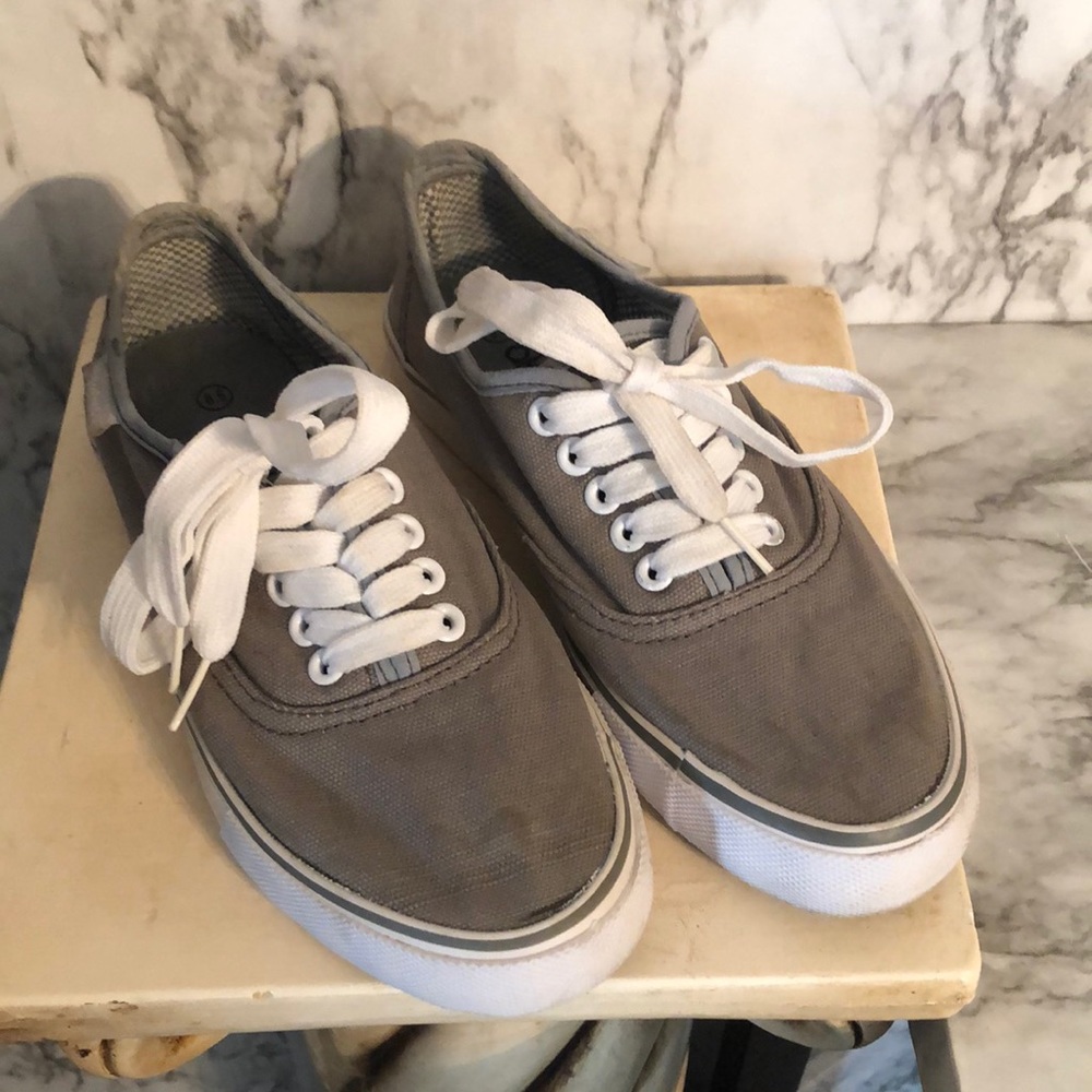 Used akademiks sneakers size 6.5
